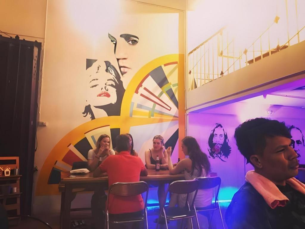 Oldie And Sleepy Hostel Удон Тани Екстериор снимка
