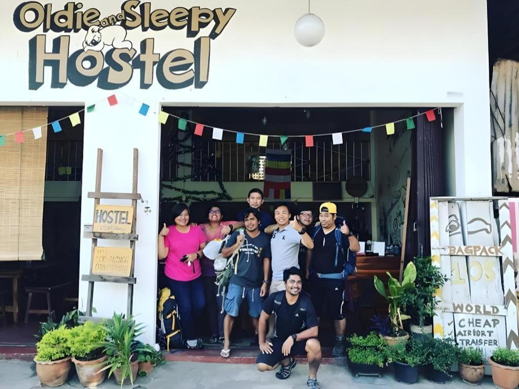 Oldie And Sleepy Hostel Удон Тани Екстериор снимка